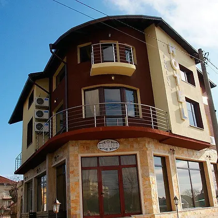 Hi-life Family Szálloda Novi Iszkar